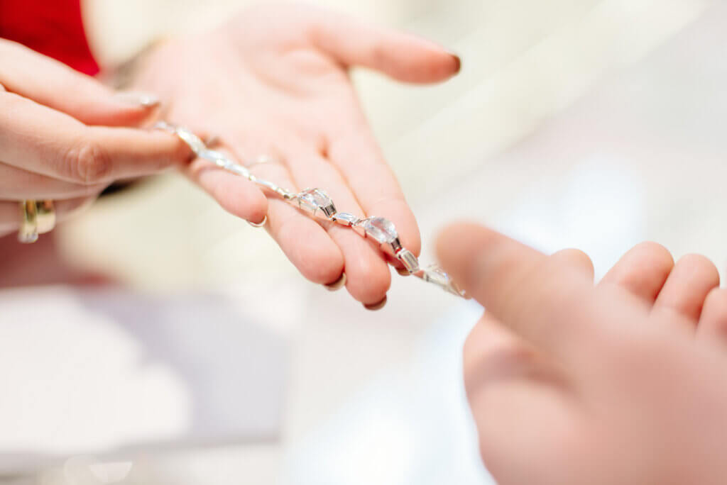 結婚式でのブレスレットの選び方