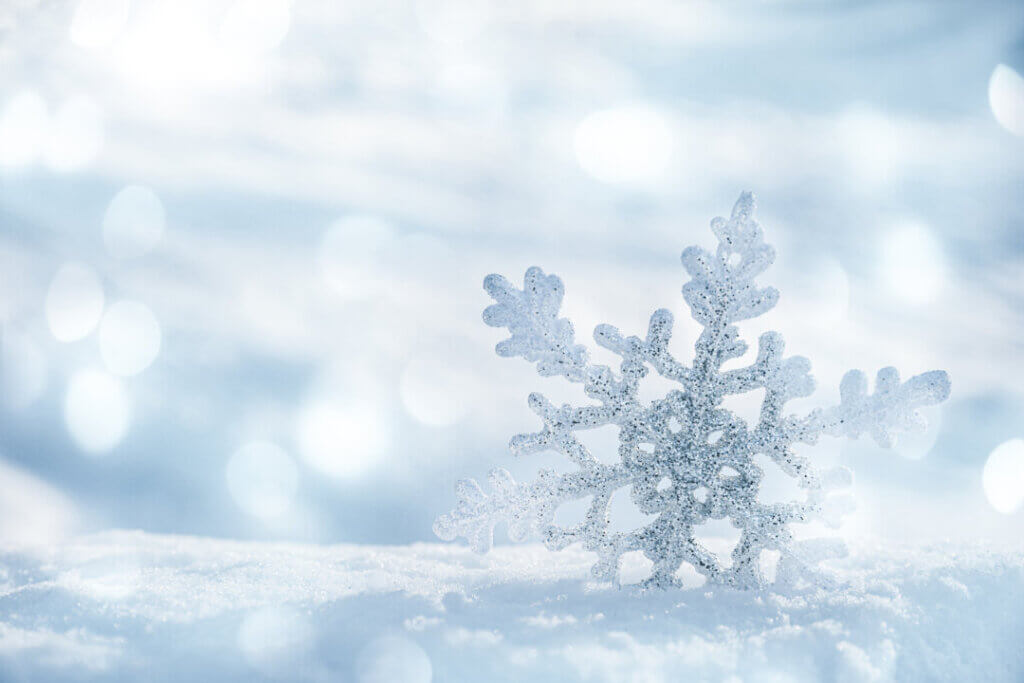 雪の美しさとパワーストーンの魔力:冷たさと温もりの出会い