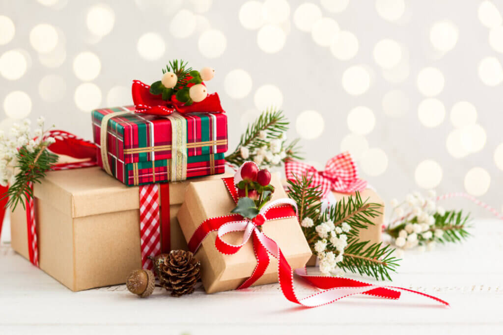 クリスマスプレゼント:パワーストーン 天然石 愛や幸福を引き寄せる!クリスマスに贈りたいアクセサリーをお伝えします!