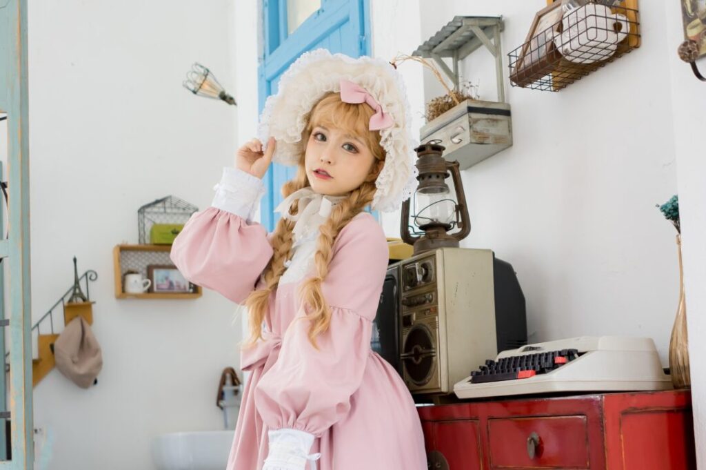 ロリータ(ロリィタ)ファッションに似合うオススメのパワーストーンブレスレットをご紹介します!手元まで"カワイイ"が大渋滞!♡ 運気アップも♪