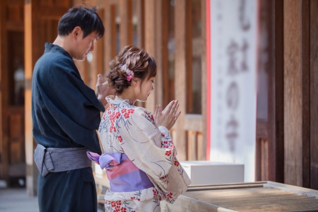 年末年始にお寺や神社などのパワースポットに持ち運ぶと良い おすすめのパワーストーン 天然石をご紹介!新たな一年の幸運を♪
