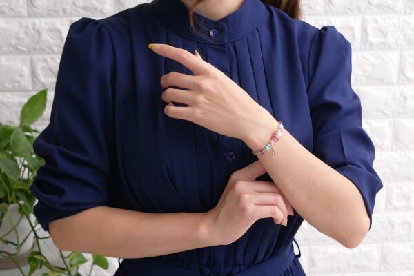 カラフルで元気になれるお洒落なブレスレット